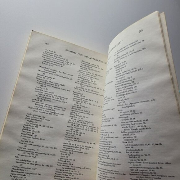 Red Cross Standard First Aid Personal Safety Book 1975 Vintage Health Guide - Picture 9 of 10